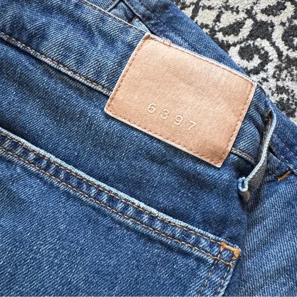 Like New 6397 High Rise Jeans / Tony Pant. Made in Italy. Size 23. Straight leg. - Picture 4 of 10